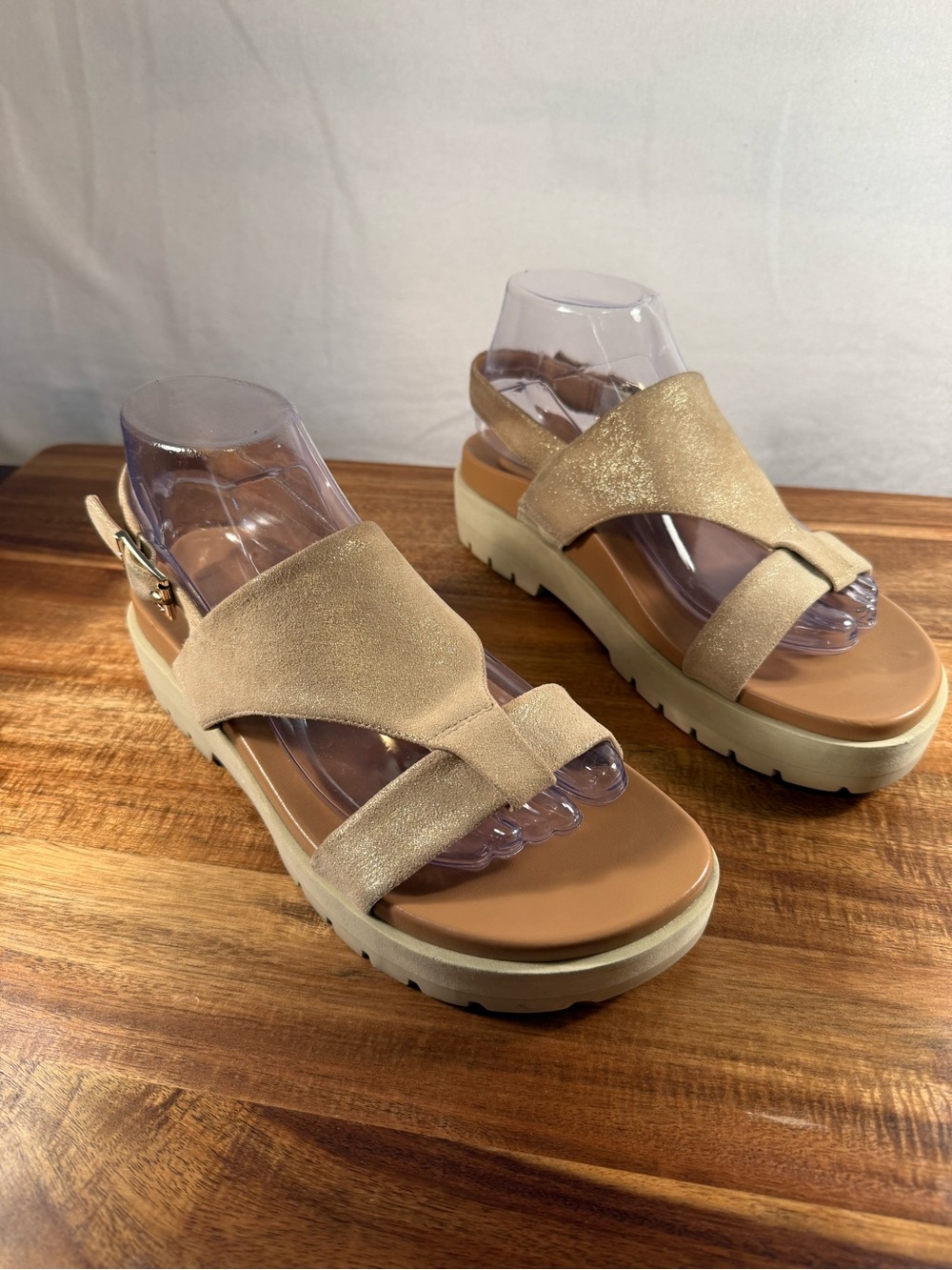 Vionic Alondra Lug Ankle Sandals in Gold Metallic Leather Size 8